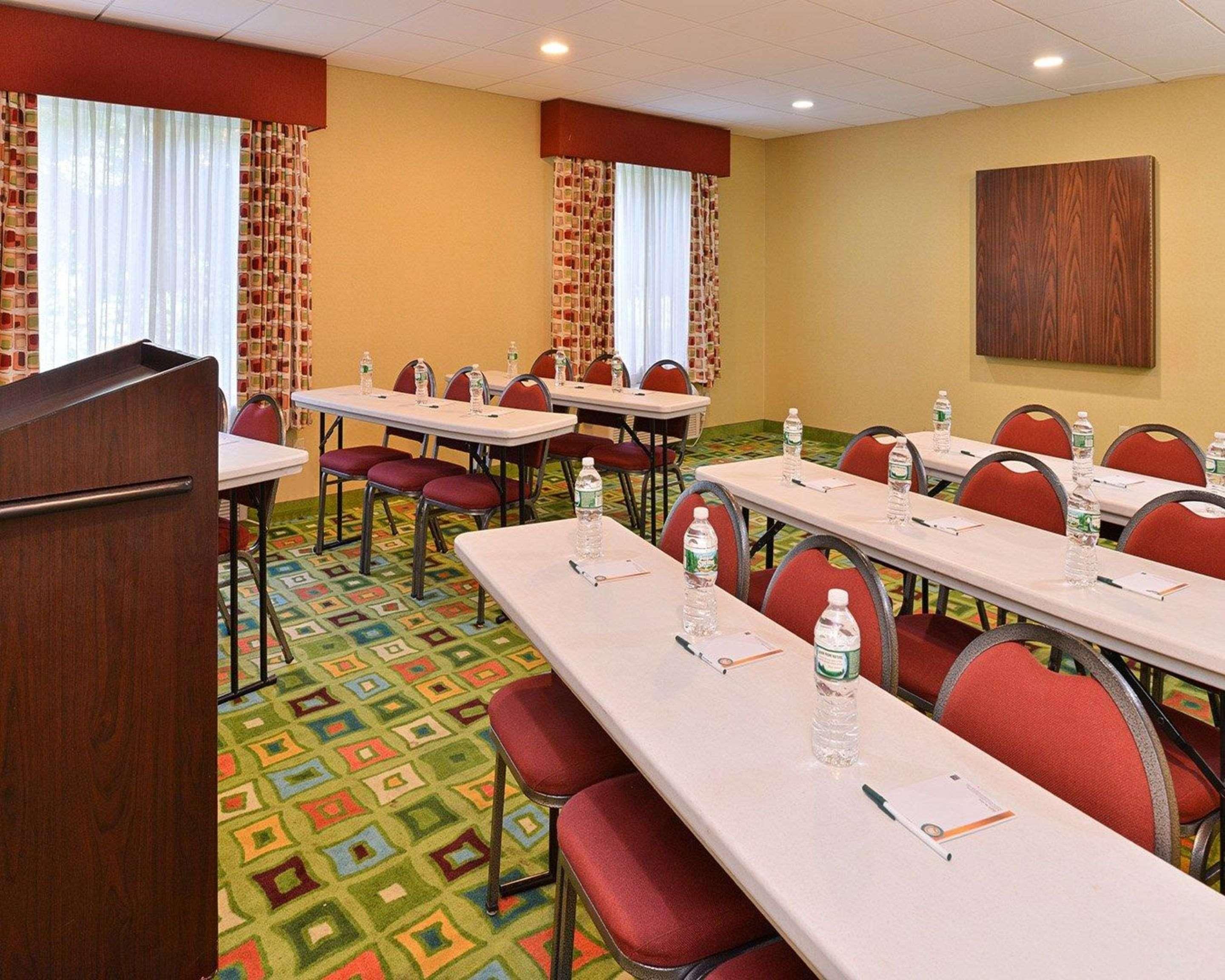 סטרטפורד Quality Suites מראה חיצוני תמונה